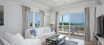 Lux Condo w/Views, Htd Pool, Priv. Beach, Golf Cart, Kayaks, AS SEEN ON HGTV