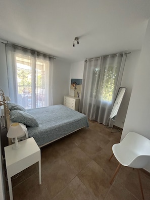 4 chambres, fer et planche à repasser, lit parapluie, Wi-Fi gratuit