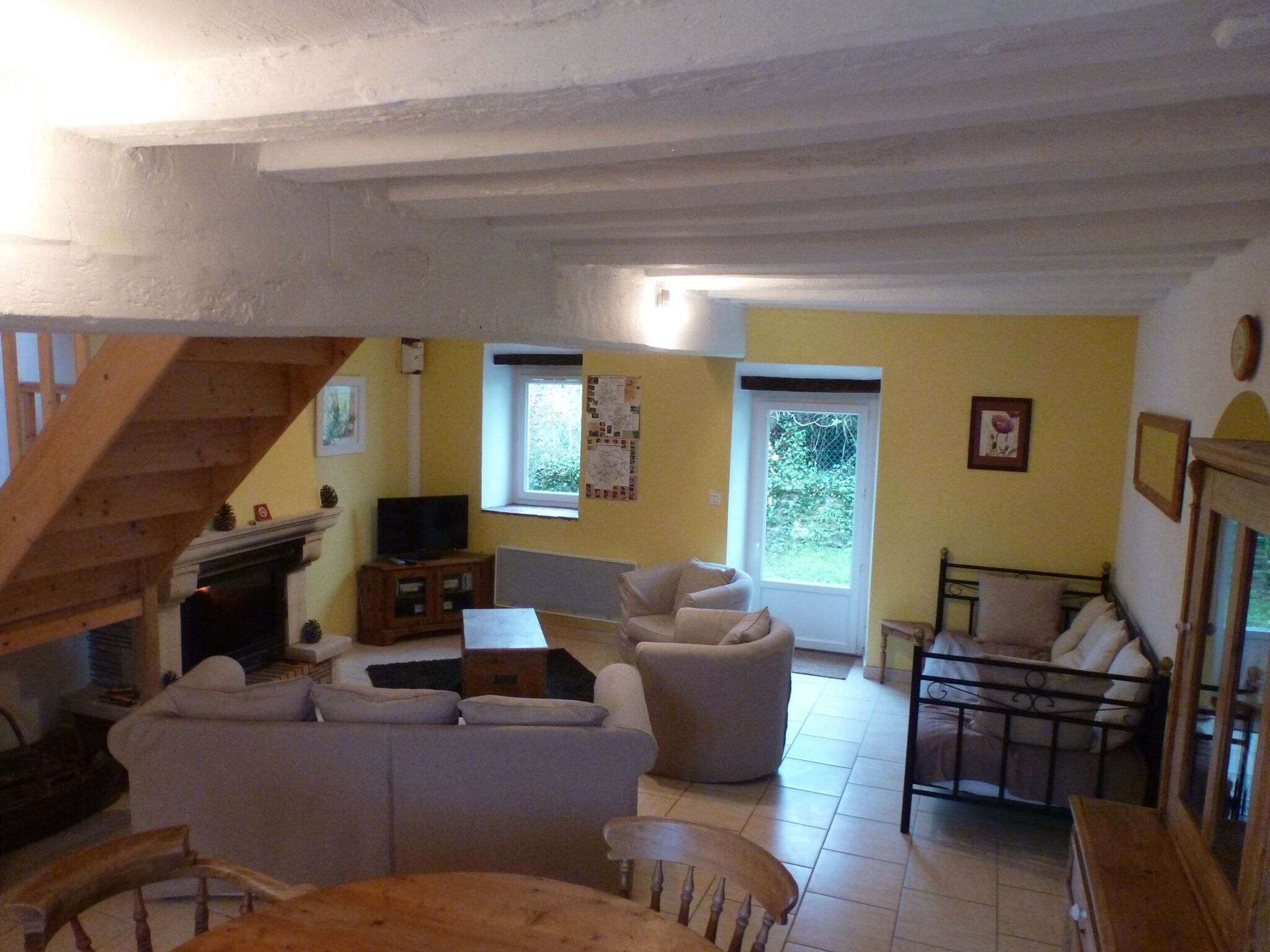 House surveying 3km from GUEDELON