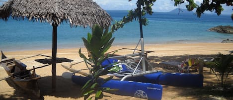 Una spiaggia nelle vicinanze