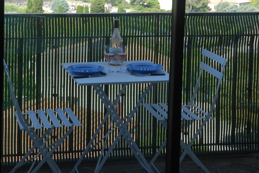 Luberon Apt large apartment F4