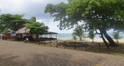 Lulun loma-asunnot - 6 makuuhuoneen ranta-koti