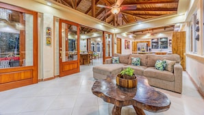 A spacious living area with a wooden ceiling and a large wooden coffee table. - Casa Bamboo | 4-Bedroom Colonial Jungle Villa | Private Pool | Manuel Antonio (Manuel Antonio)