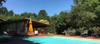 Confortable Cabanon ocrier restauré avec piscine partagée - 6 personnes