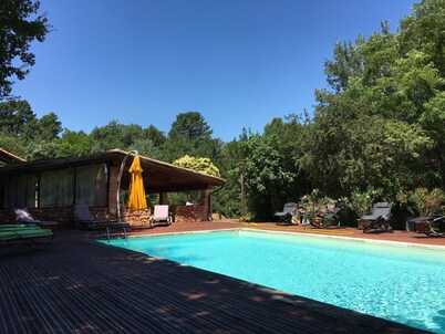 Comfortable restored Cabanon ocrier with shared pool - 6 people