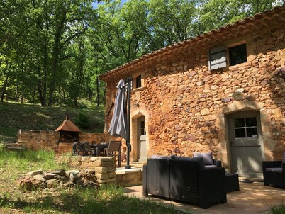 Comfortable restored Cabanon ocrier with shared pool - 6 people