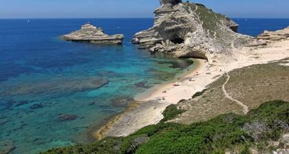 Small house, close to the beaches of Sant'Amanza