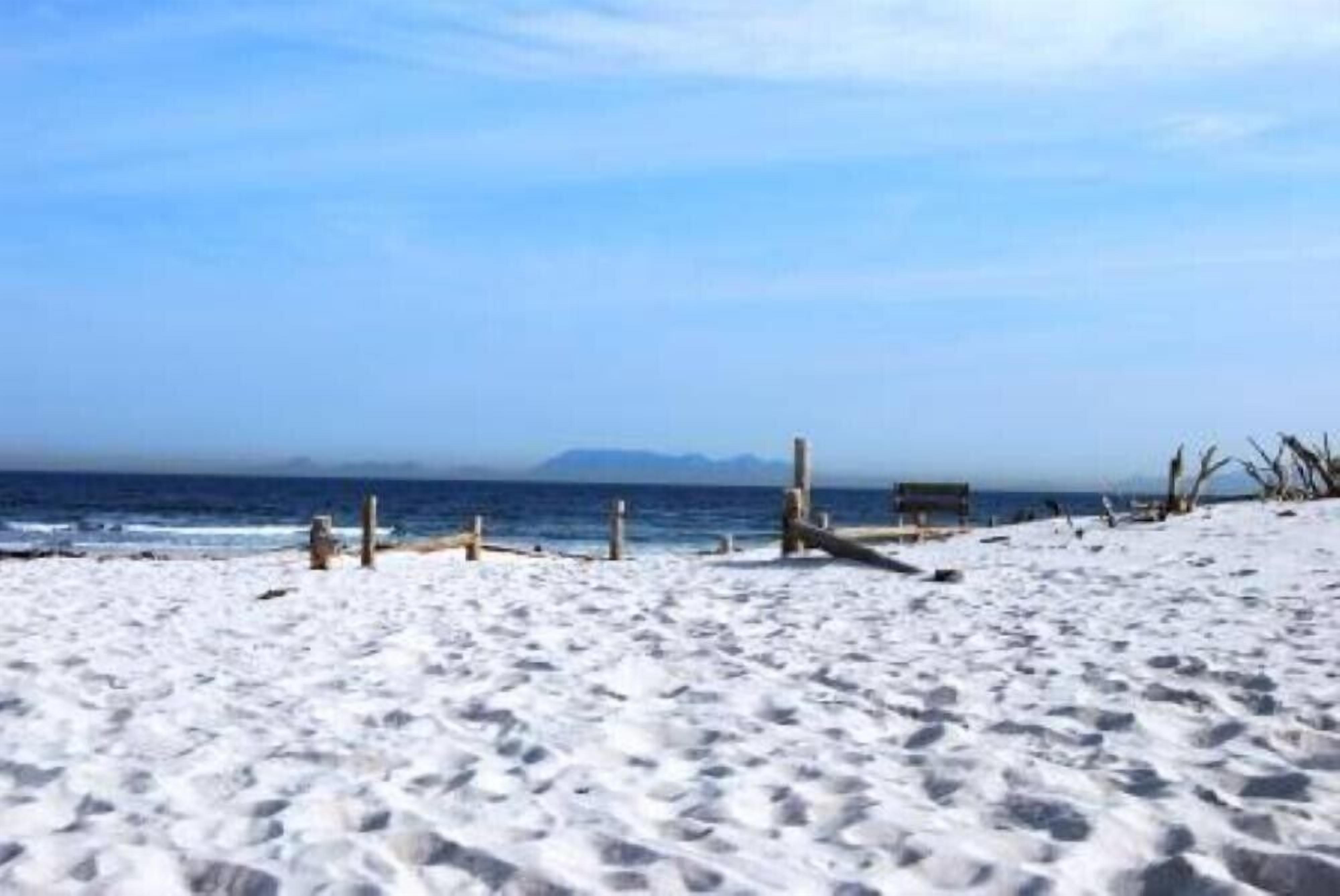 Spacious, Light and Ideally Located -100 m to Beach,1h to Cape Town,South Africa