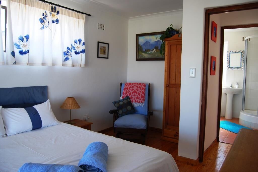 Spacious, Light and Ideally Located -100 m to Beach,1h to Cape Town,South Africa