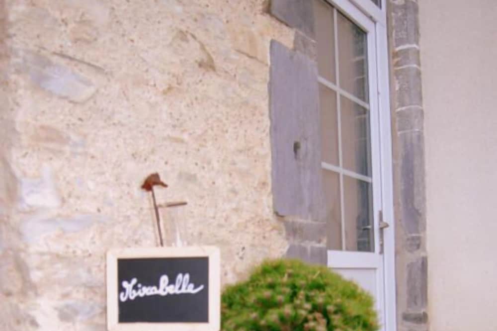 Cottage "MIRABELLE" in the countryside with swimming pool