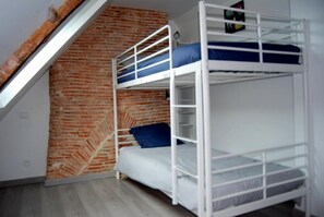 4 Schlafzimmer, Bügeleisen/Bügelbrett, Reisekinderbett, Bettwäsche