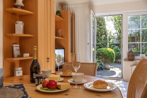 Dining - Space and comfort galore: In the terraced house of about (Harlesiel)