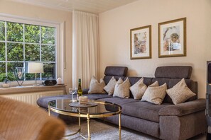 Fernseher, Kamin, Stereoanlage