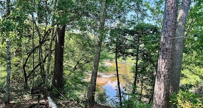 Cozy Creekside Scarlet Cabin on the Creek with 2 beautiful sandbars