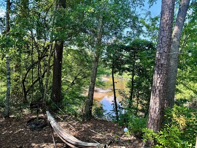 Cozy Creekside Scarlet Cabin on the Creek with 2 beautiful sandbars