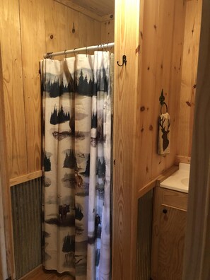 Een douche, toiletpapier