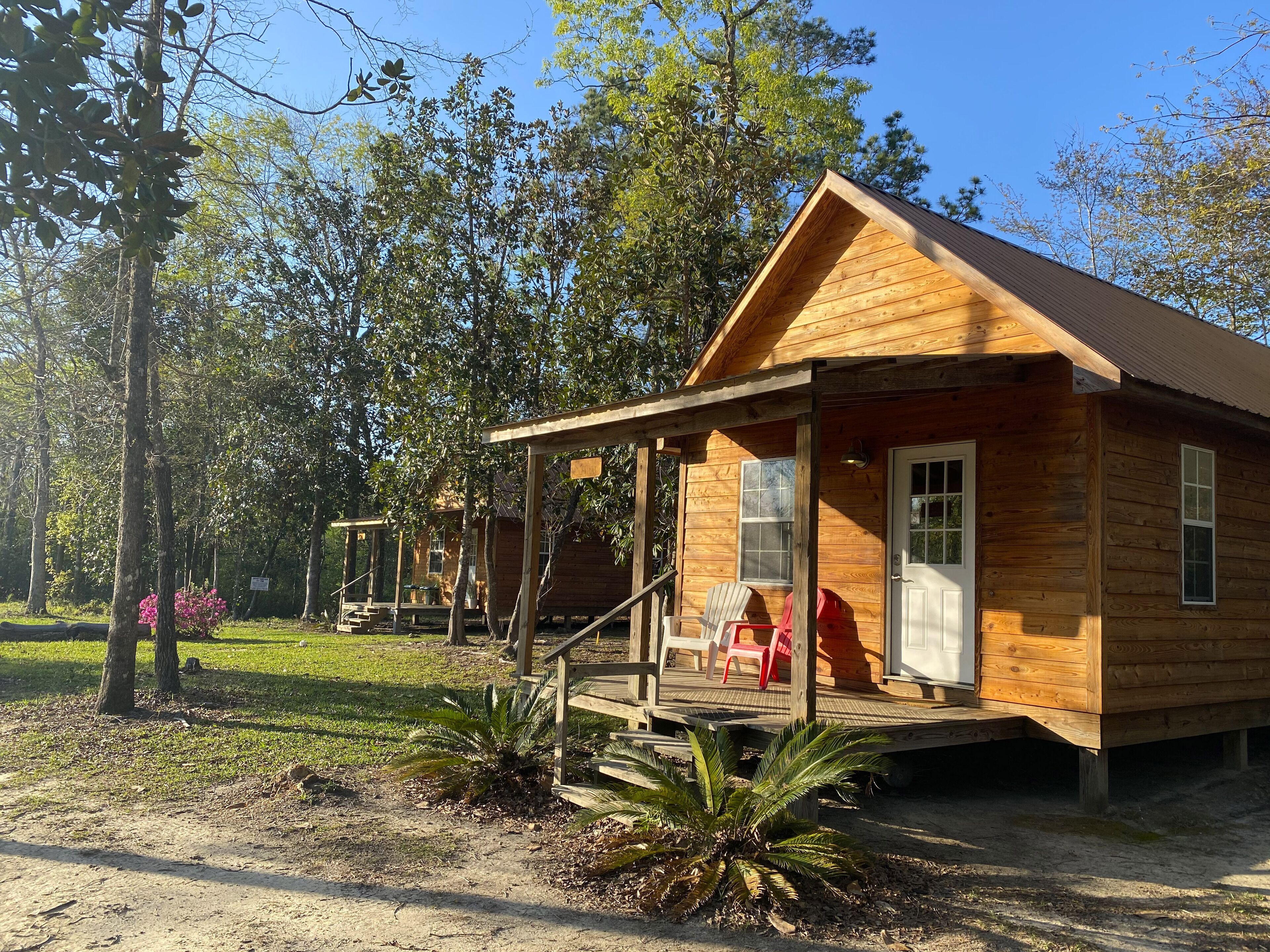Cozy Creekside Scarlet Cabin on the Creek with 2 sandbars