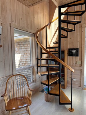 Interior - Sea Breezes is an elegant waterfront house (Tremont)