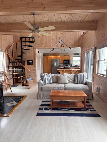 Sea Breezes is an elegant waterfront house