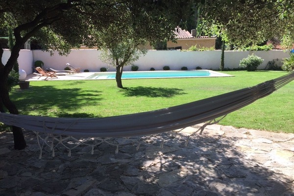 Le jardin et sa piscine