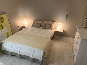 4 Schlafzimmer, Bügeleisen/Bügelbrett, kostenloses WLAN, Bettwäsche