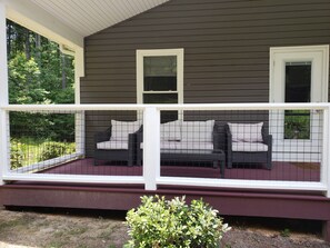 Terrace/patio - Upscale Dog Friendly Peaceful Cottage Near Town & TV  Fun (Hendersonville)