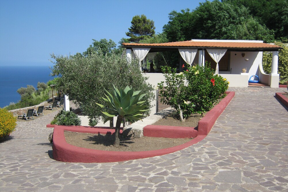 Luxury apartment with swimming pool and panoramic view