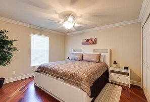3 slaapkamers, een bureau, een strijkplank/strijkijzer, gratis wifi
