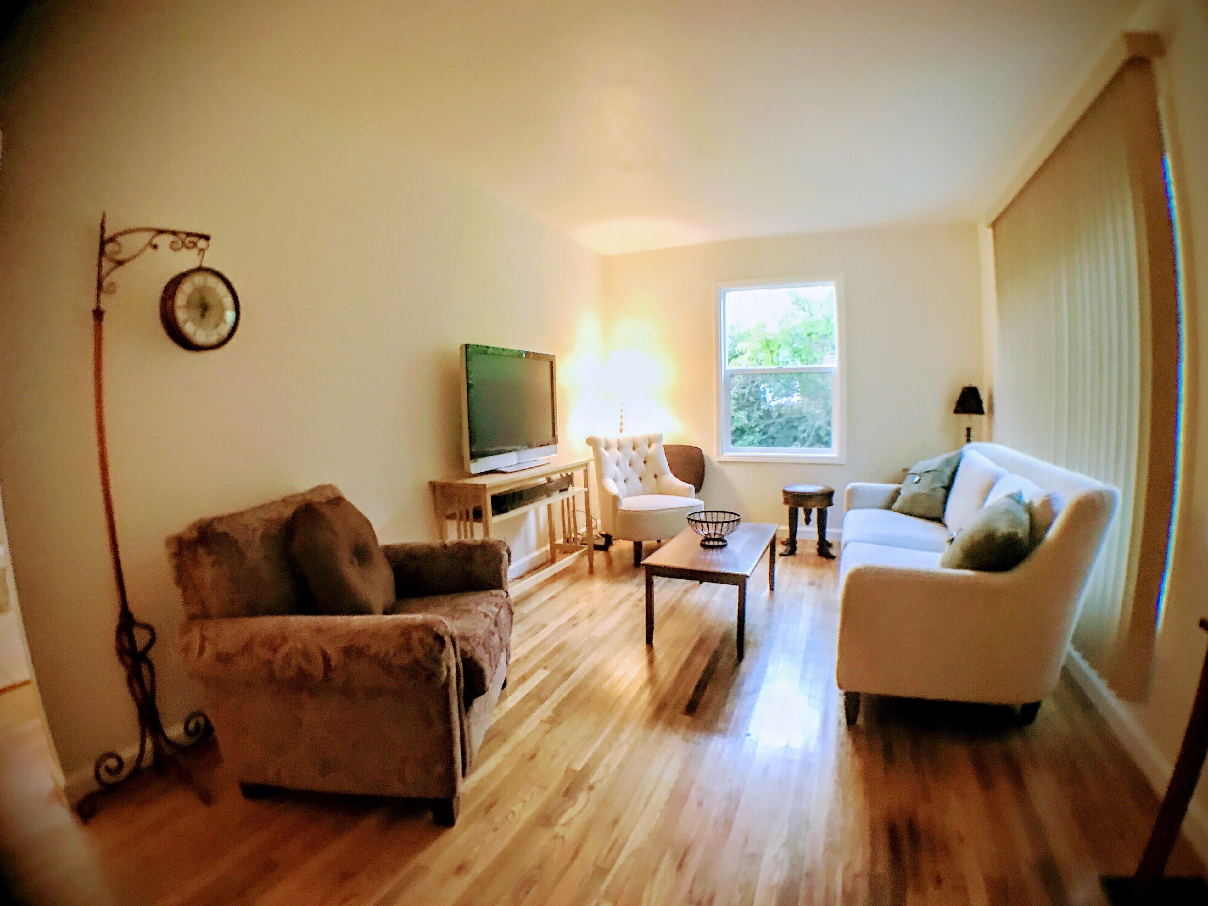 Tastfully Decorated Front Room 65" TV With Netflix