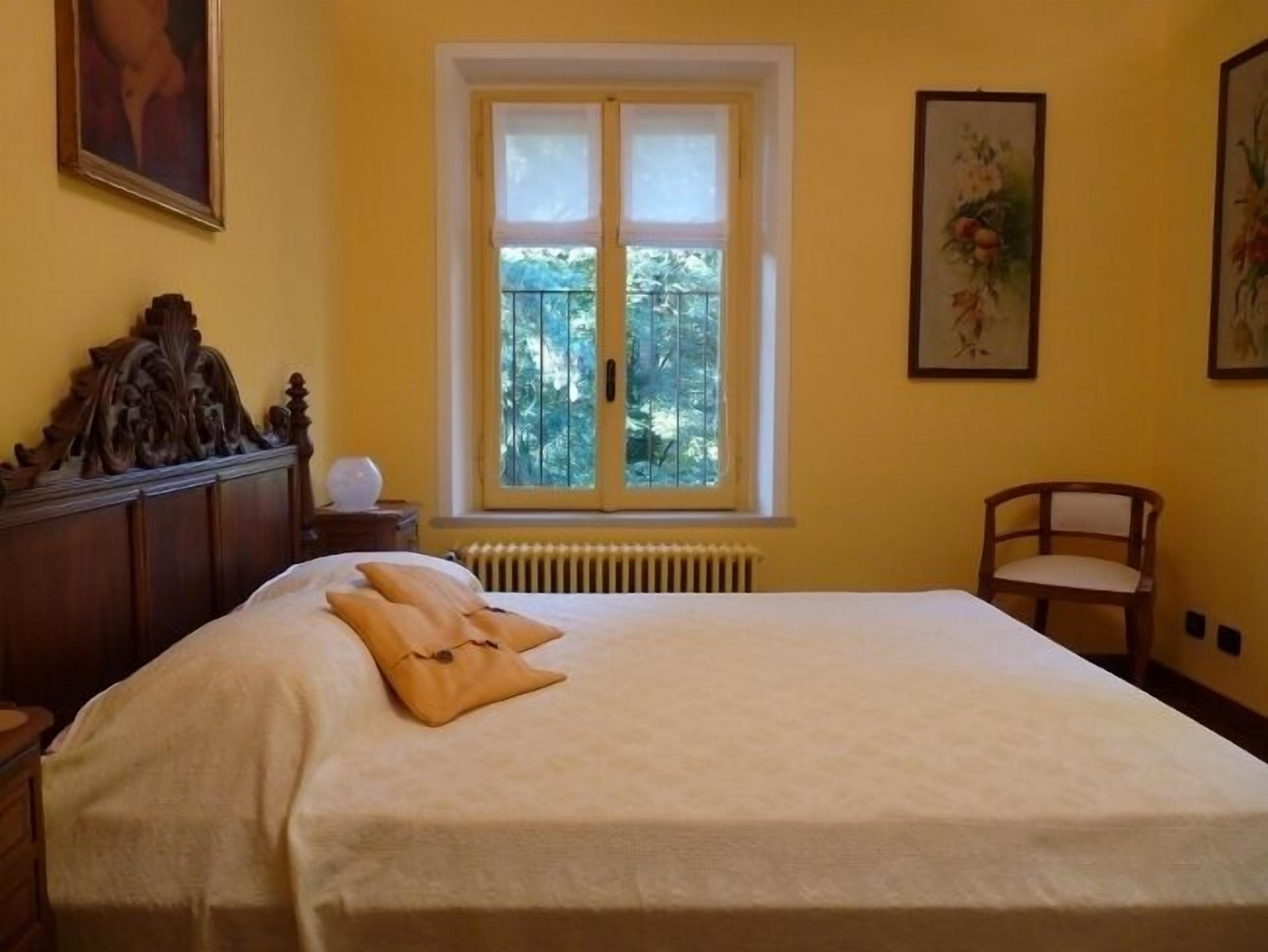 Apartment Lido in a period villa on Lake Orta with pool and spectacular view