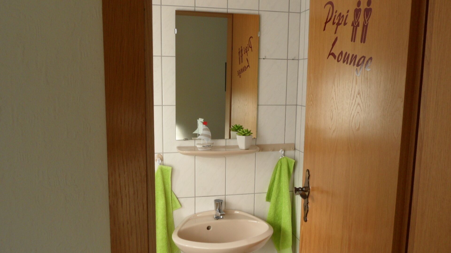 **** Book me - I am cozy **** Spacious holiday home with garage