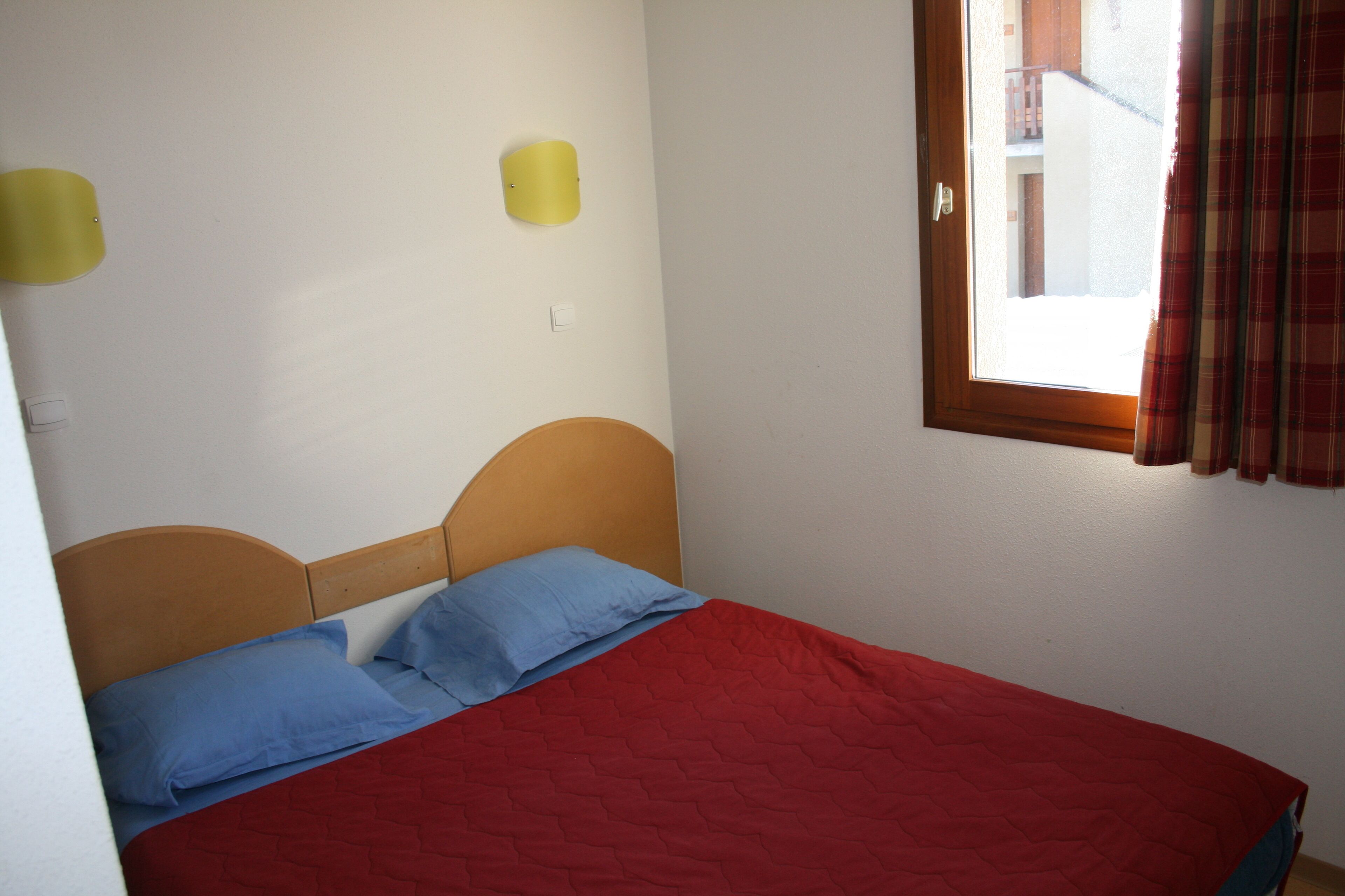 JoliT2 in holiday residence with swimming pool, near Ax les Thermes