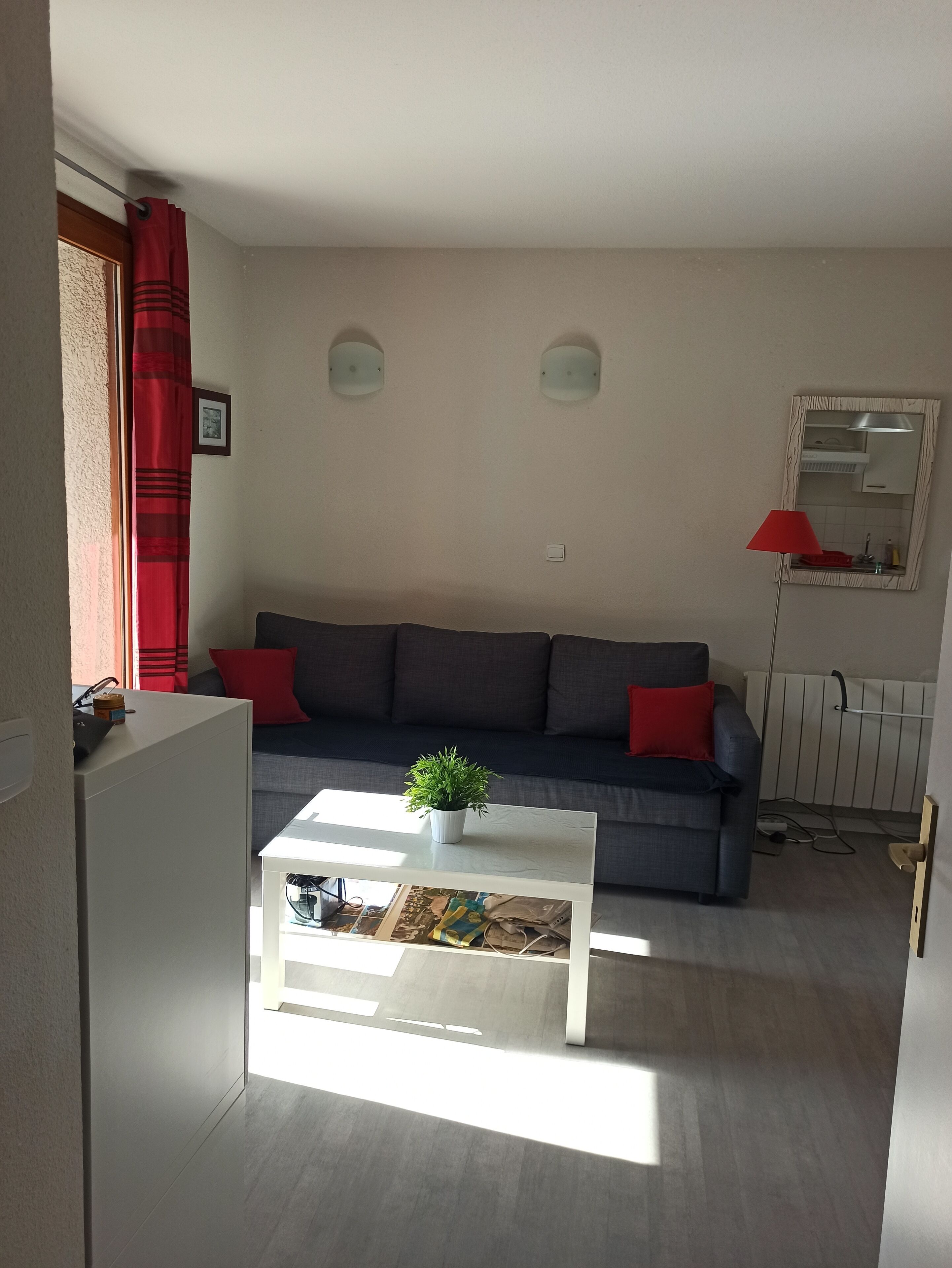 JoliT2 in holiday residence with swimming pool, near Ax les Thermes