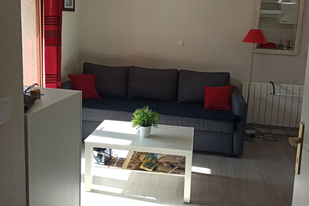 JoliT2 in holiday residence with swimming pool, near Ax les Thermes
