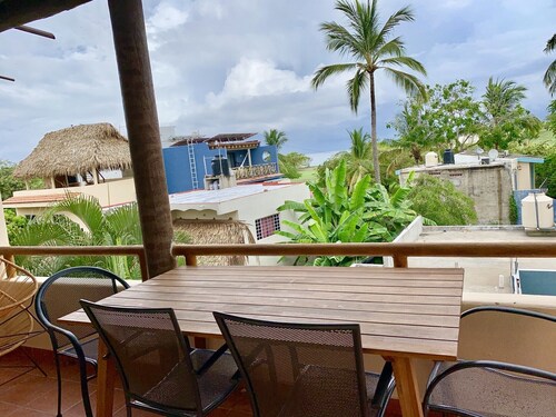 Villa Sunset, Ocean View rooftop, just 3 blocks from the beach