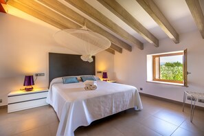 2 slaapkamers, een kluis op de kamer, een strijkplank/strijkijzer