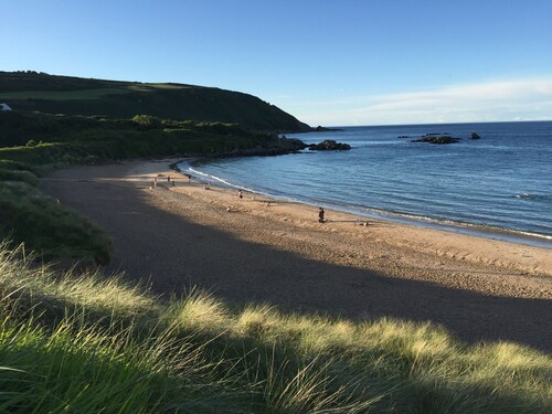 Cosy & comfortable cottage in private garden with panoramic sea views
