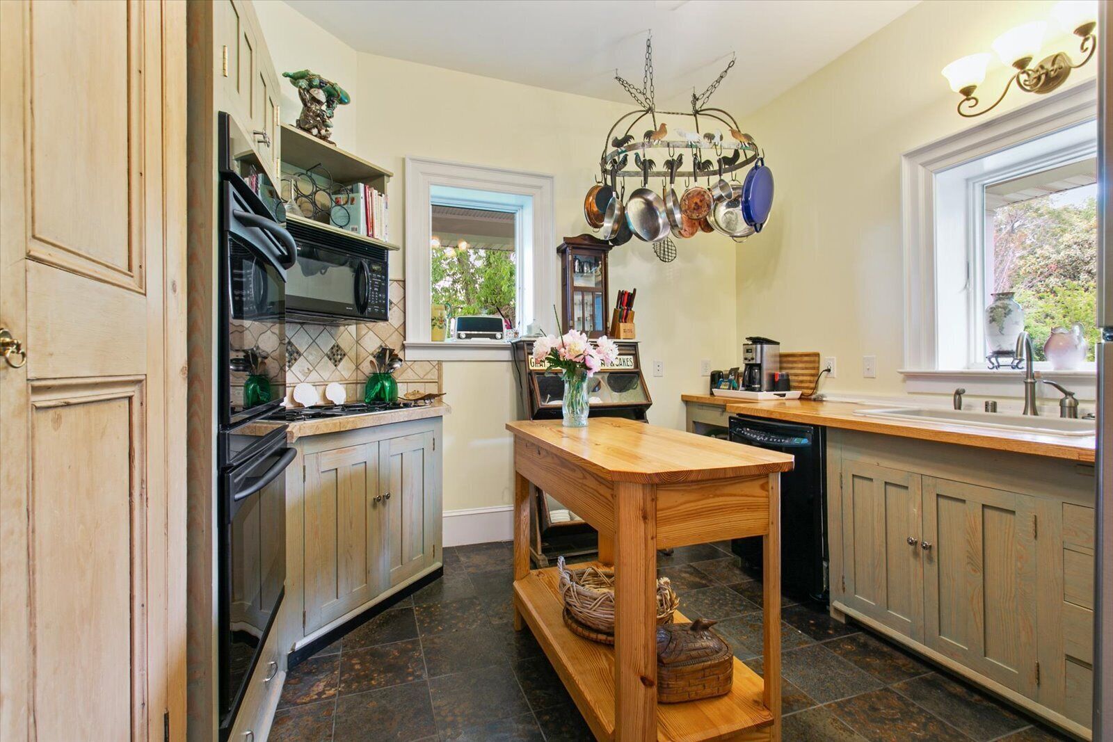 Relax And Reconnect With Expansive Views Of The Historic James River