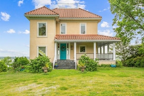 Exterior - Relax And Reconnect With Expansive Views Of The Historic James River (Claremont)