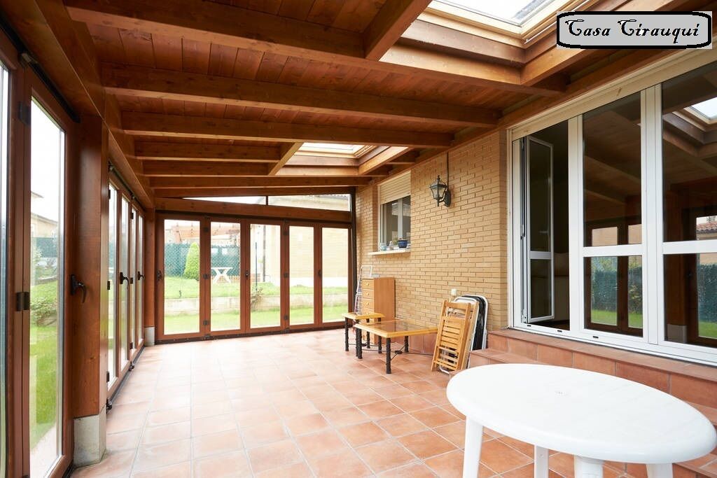 New house in rural area with garden and porch in central Navarra
