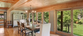 Mooi en uniek huis op de Crystal River in Glen Arbor! Ponton inbegrepen. 