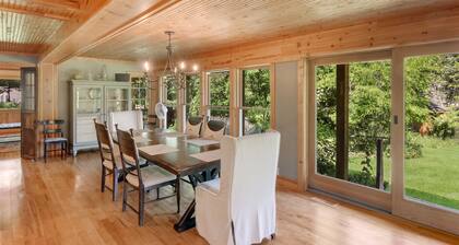 Home On The Crystal River In Glen Arbor! Pontoon Available to rent