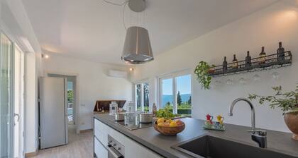 Tenuta Bellosguardo on the hills with Swimming pool and Jacuzi! EXCLUSIVE ESTATE