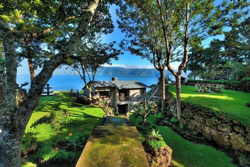 Luxurious Lake Front Property/Families/Couples