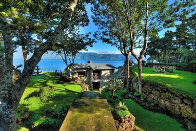 Luxurious Lake Front Property/Families/Couples