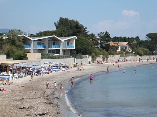 VACANCES  à 50 m plage de MAR VIVO, les SABLETTES, ,parking privé,clim,terrasse