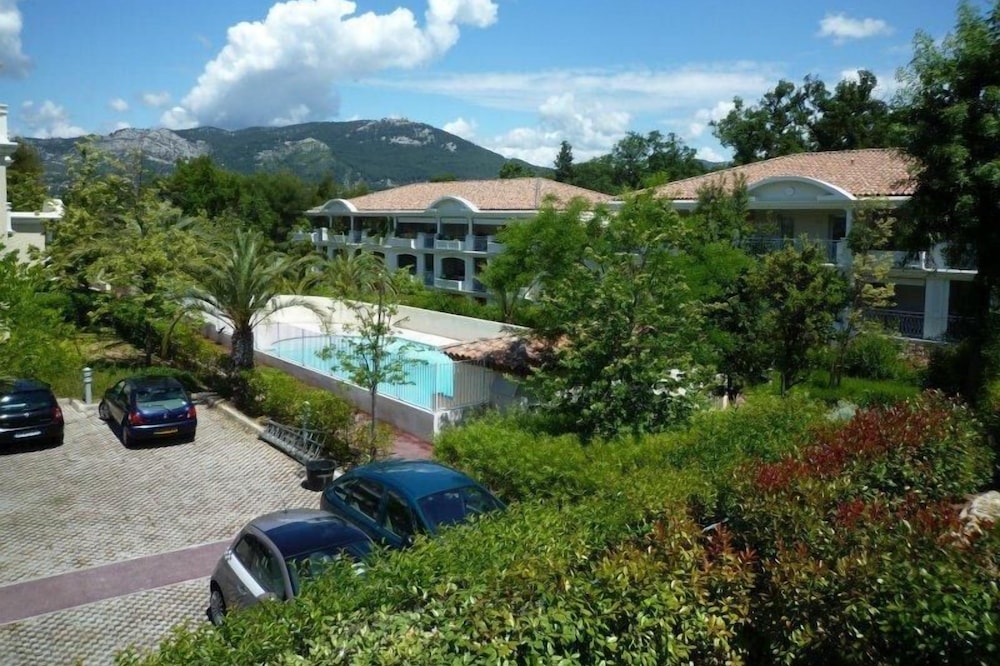 TOULON Cape Brown T2 Standing pool near beaches. Ideal holiday!<br> <br><br><br><br><br><br><br><br><br>