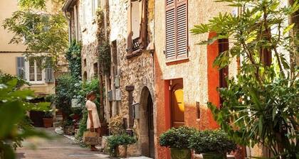 Accueillante villa climatisée, jolie vue mer et piscine immergée parmi oliviers