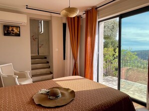 4 makuuhuonetta, silitysrauta/-lauta, ilmainen Wi-Fi, vuodevaatteet