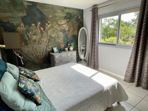 A bedroom with a bed, a dresser, a mirror, and a window with curtains. - Lovely house with pool & beautiful garden G0287 (Lacanau)